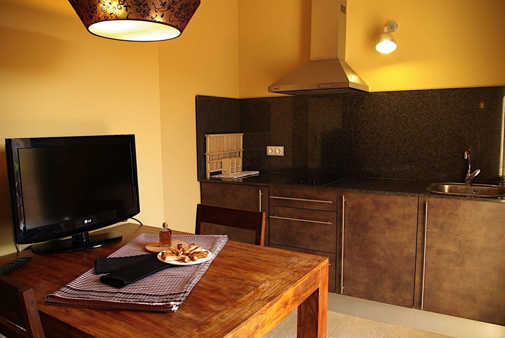 Ferienwohnung L'Arcada De Fares Sant Ferriol Exterior foto