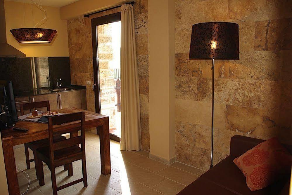 Ferienwohnung L'Arcada De Fares Sant Ferriol Exterior foto
