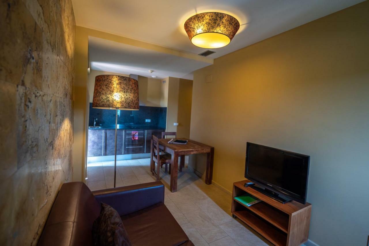 Ferienwohnung L'Arcada De Fares Sant Ferriol Exterior foto